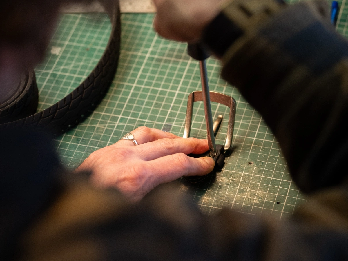 Make your own belt from bike tires - Workshop Vuigmakers - Waste Alchemists - 1