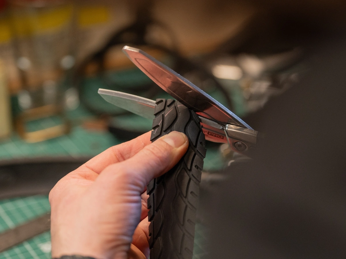 Make your own belt from bike tires - Workshop Vuigmakers - Waste Alchemists - 3