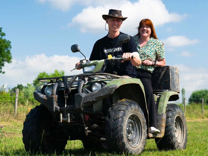 Janne together with a farmer discussing the people-first mindset behind their circular wool mission with Hollands Wol Collectief | Waste Alchemists