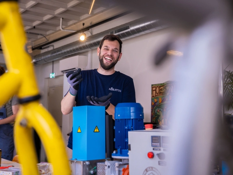A team member of Roestug being playful at their workshop showing that transforming waste is fun | Waste Alchemists