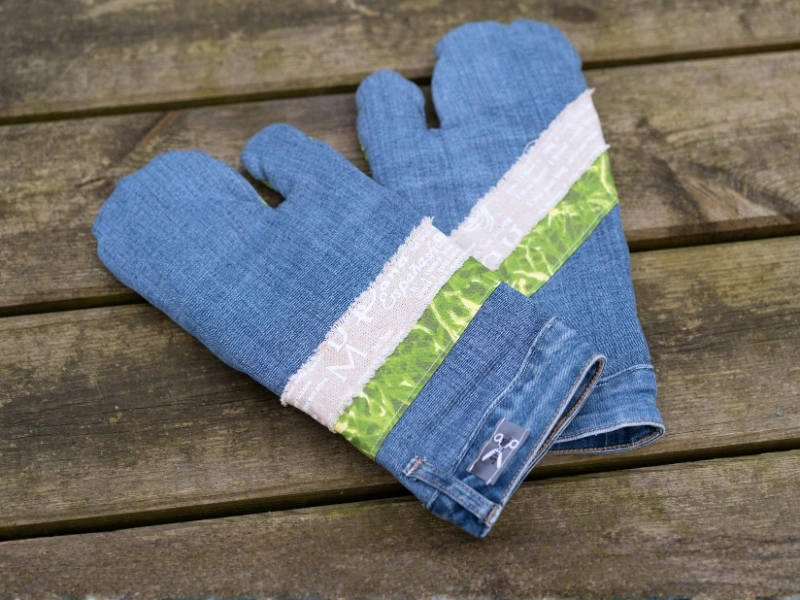 Oven mitts from otherwise wasted denim by Outfits | Waste Alchemists
