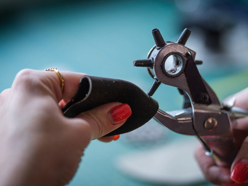 Process of transforming leather and cow skin scraps into accessories by Mooza | Waste Alchemists